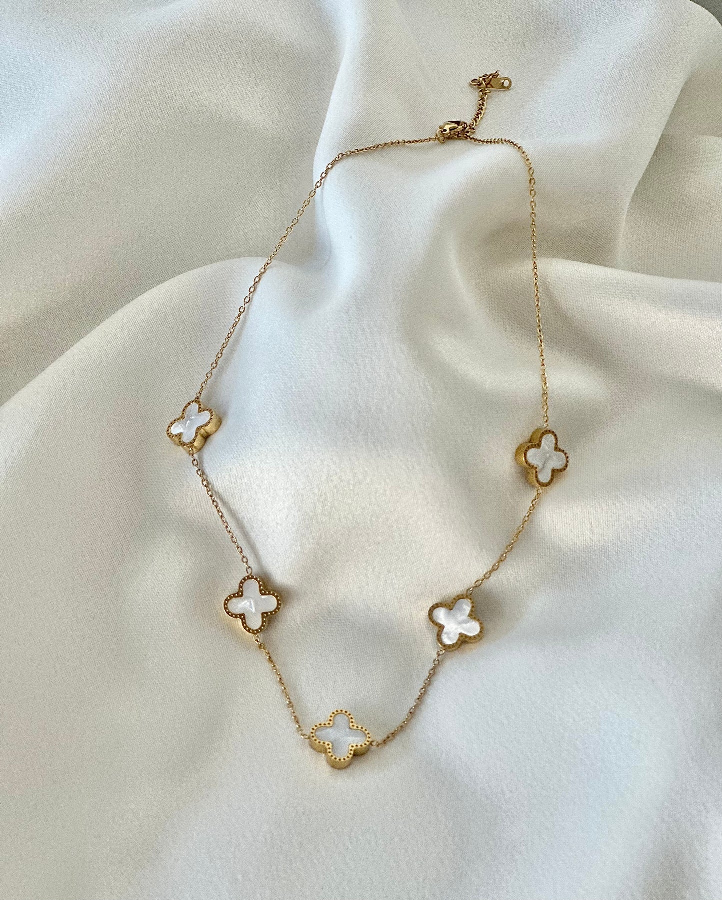 COLLIER VAN CLEEF BLANC