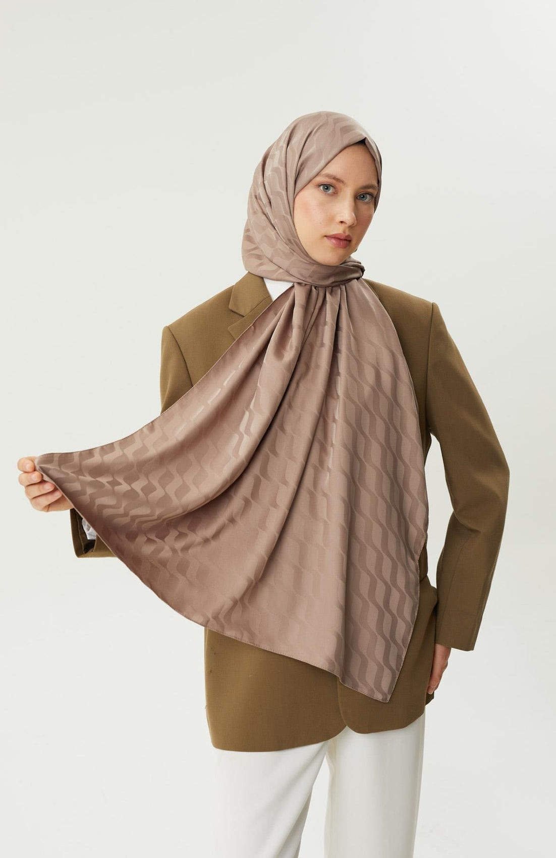 JACQUARD CHÂLE taupe foncé